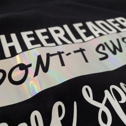 Sort t-shirt hvid/holografisk cheer tekst