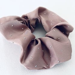 Rosa scrunchie med sten